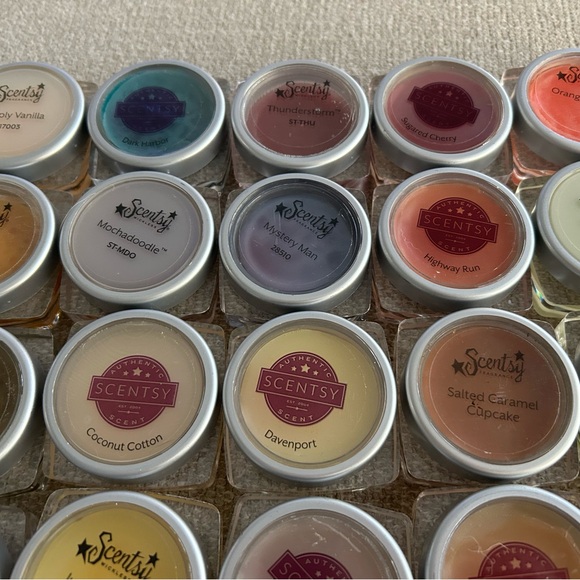 New Lot of 63 Scentsy Testers Samples Wax Melts Mixed Scents Jelly Bean Duke - Picture 7 of 8